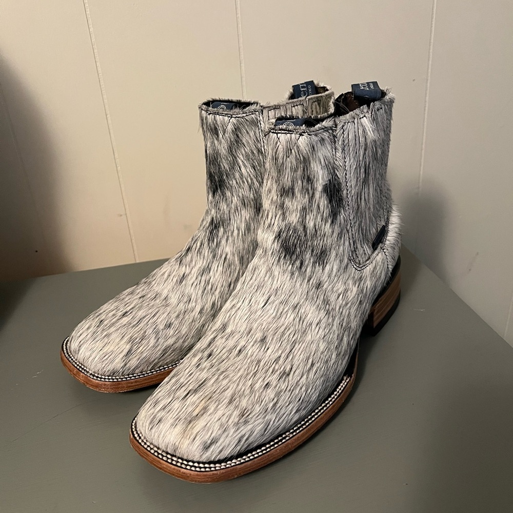 Stylish Gray Fur Men's Boots
